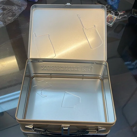 Lunchbox - Picture 3 of 3